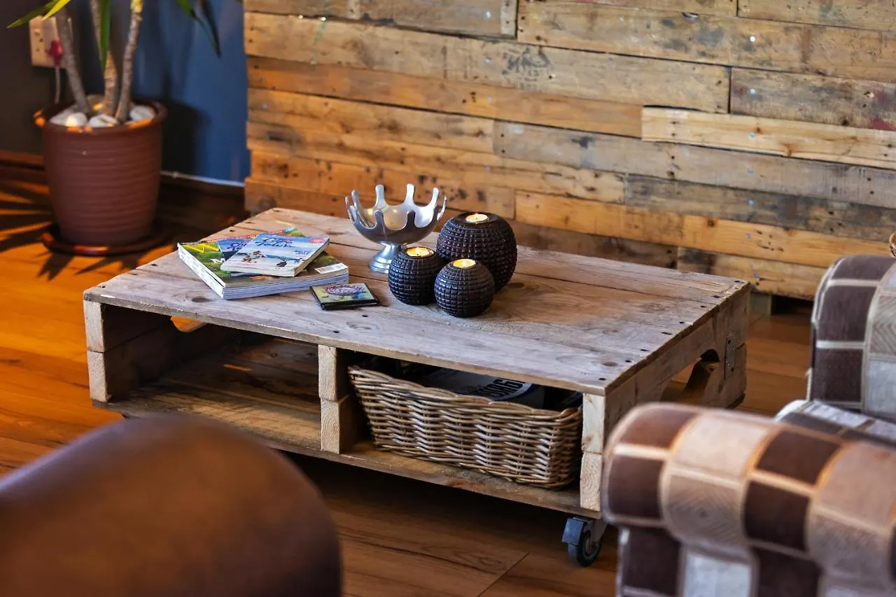 Modern Shabby Chic Apartment ダーバンヴィル