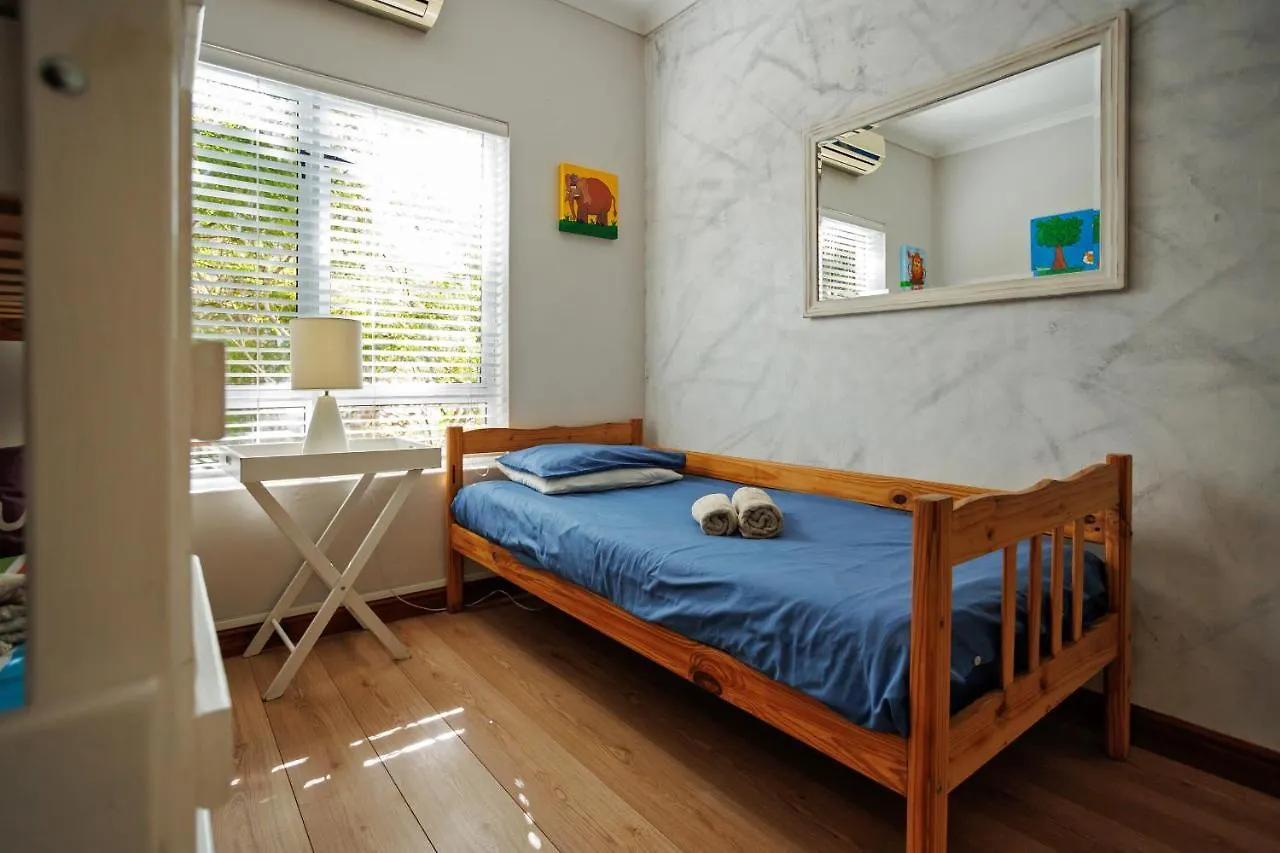 Modern Shabby Chic Apartment ダーバンヴィル