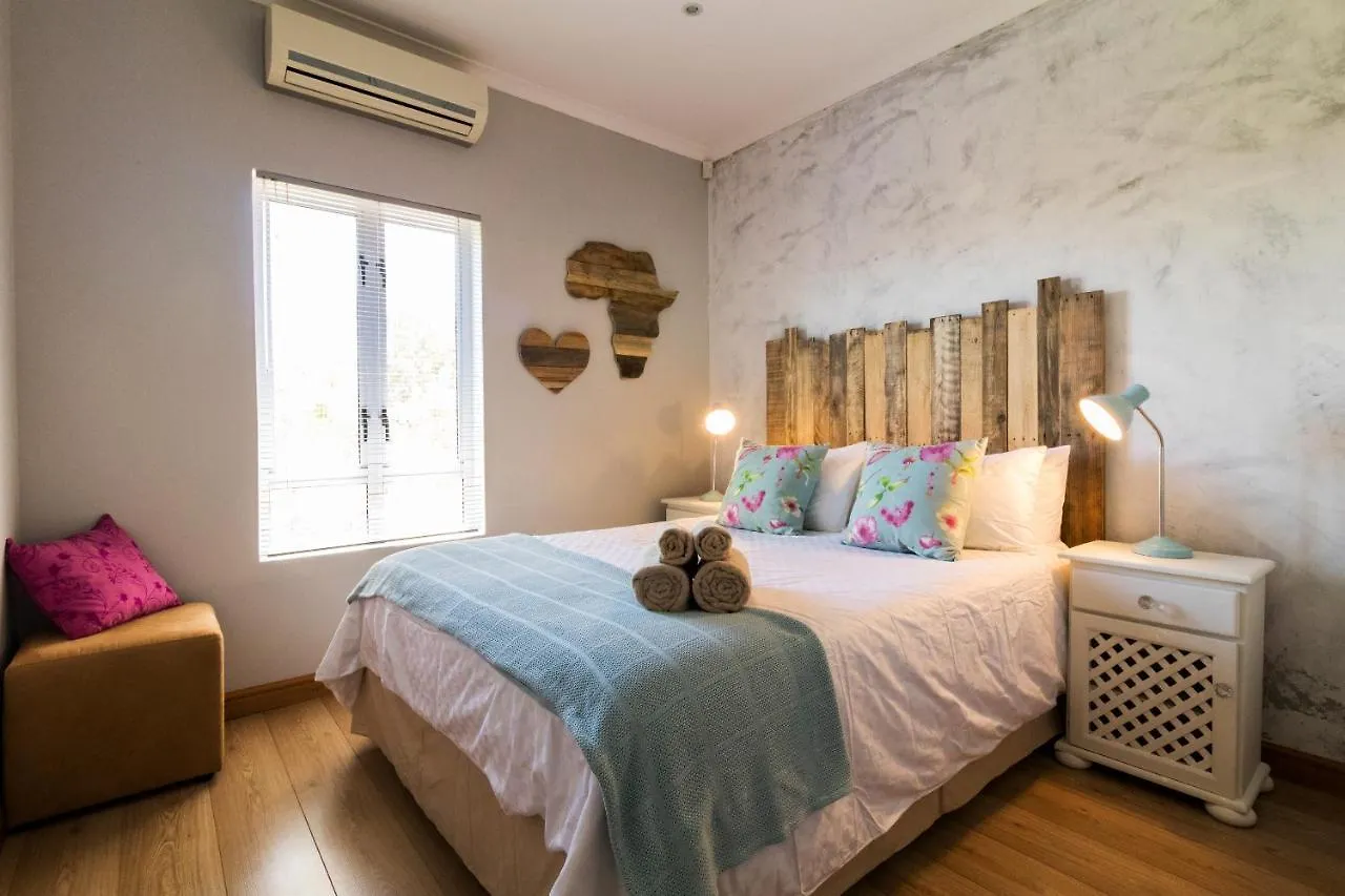 Modern Shabby Chic Apartmentの連絡先